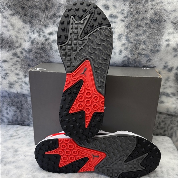 Puma White and Red men’s 9 Sneakers - Picture 2 of 6